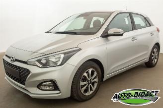 krockskadad bil auto Hyundai I-20 1.2 Airco Navi Camera Hagelschade 2018/11
