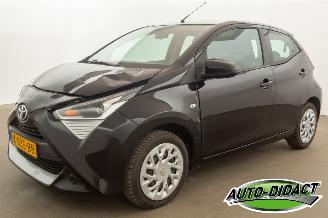 Vaurioauto  passenger cars Toyota Aygo 1.0 VVT-i 69.877 km NAP Camera Clima X-Play 2020/11