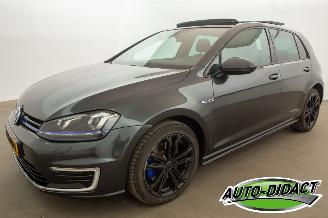 Vaurioauto  passenger cars Volkswagen Golf 1.4 TSI GTE Pano Automaat Camera Navi 2015/12