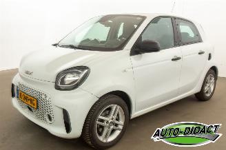 Vaurioauto  passenger cars Smart Forfour EQ 18 kWh Automaat Clima Essential 2021/3