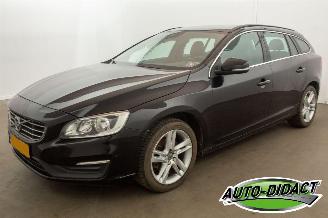 skadebil auto Volvo V-60 2.0 D3 Navi Summum 2017/2
