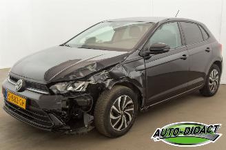 krockskadad bil auto Volkswagen Polo 1.0 TSI DSG Automaat Digi Dash Navi Carplay Life 2023/1