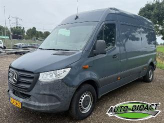 krockskadad bil bedrijf Mercedes eSprinter L2H2 Airco Camera 82.699 km NAP 2021/7