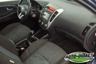 Kia Cee d 1.4 CVVT Navi Airco picture 13
