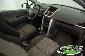 Peugeot 207 1.6 VTi Clima Navi Première picture 9