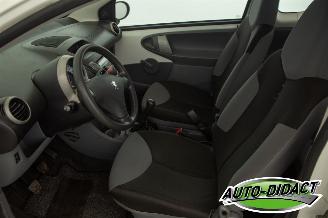 Peugeot 107 1.0-12V Airco picture 18