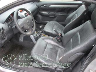 Opel Tigra Tigra Twin Top Cabrio 1.4 16V (Z14XEP(Euro 4)) [66kW]  (06-2004/12-201=
0) picture 9