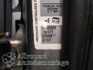 Peugeot 307 307 CC (3B) Cabrio 2.0 16V (EW10J4(RFN)) [100kW]  (10-2003/06-2005) picture 12