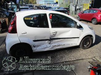 Peugeot 107 107 Hatchback 1.0 12V (384F(1KR)) [50kW]  (06-2005/05-2014) picture 7