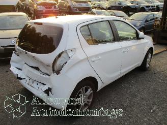 Hyundai I-20 i20 Hatchback 1.2i 16V (G4LA) [57kW]  (09-2008/12-2012) picture 3