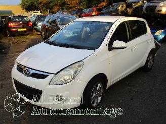 Vrakbiler auto Hyundai I-20 i20 Hatchback 1.2i 16V (G4LA) [57kW]  (09-2008/12-2012) 2011/3