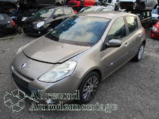 Démontage voiture Renault Clio Clio III (BR/CR) Hatchback 1.2 16V TCe 100 (D4F-784(D4F-H7)) [74kW]  (=
05-2007/12-2014) 2010
