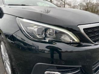 Peugeot 308 SW PureTech 1.2 Panorama / Navi / LED picture 16