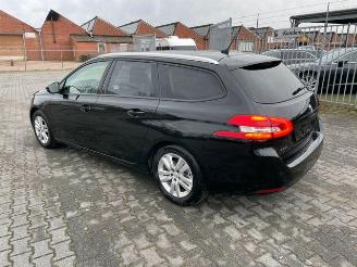 Peugeot 308 SW PureTech 1.2 Panorama / Navi / LED picture 7