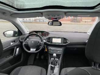 Peugeot 308 SW PureTech 1.2 Panorama / Navi / LED picture 9