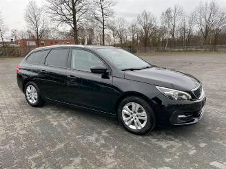 Peugeot 308 SW PureTech 1.2 Panorama / Navi / LED picture 4