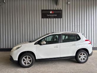 Schadeauto Peugeot 2008 Active Autom / Panorama / Navigation 2016/4