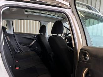 Peugeot 2008 Active Autom / Panorama / Navigation picture 16
