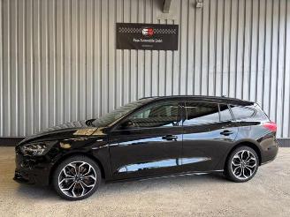 skadebil auto Ford Focus Turnier ST-Line Autom / LED 2019/10