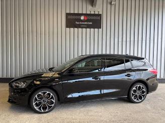 uszkodzony samochody osobowe Ford Focus Turnier ST-Line Autom / LED 2019/10