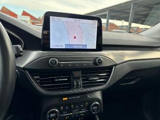 Ford Focus Turnier Titanium Pano / LED / R-Kamera picture 17