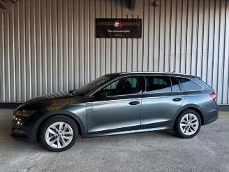 Voiture accidenté Skoda Octavia 2.0 TDI DSG Combi Style Head-Up 2022/3