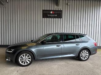 skadebil auto Skoda Superb Combi Ambition DSG / Panorama 2018/8