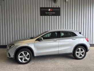 skadebil auto Mercedes GLA 200 Autom / R-Kamera / LED 2018/10
