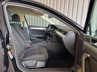 Volkswagen Passat Variant Comfortline DSG / Navigation picture 12
