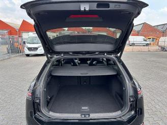 Volkswagen Passat Variant 2.0 TDI 4Motion R-Line picture 17