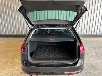 Volkswagen Golf 1.6 TDI R-Line Highline Panorama picture 16