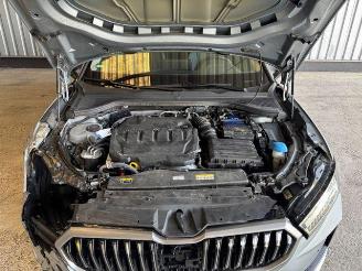 Skoda Superb Combi 2.0 TDI Selection R-Kamera / LED picture 17