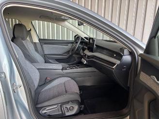 Skoda Superb Combi 2.0 TDI Selection R-Kamera / LED picture 12