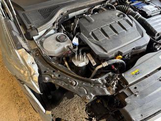 Skoda Superb Combi 2.0 TDI Selection R-Kamera / LED picture 16