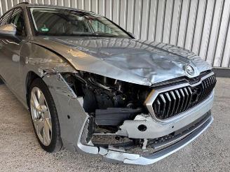 Skoda Superb Combi 2.0 TDI Selection R-Kamera / LED picture 15