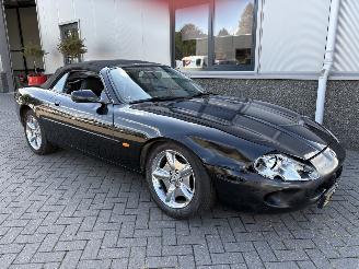 uszkodzony samochody osobowe Jaguar Xk-8 4.0 V8 Convertible 1998/1