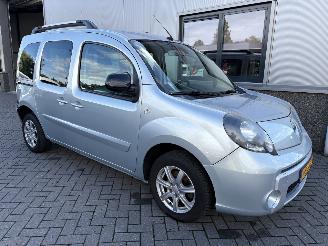 uszkodzony samochody osobowe Renault Kangoo 1.6 16V Privilege met Rolstoellift 2013/5
