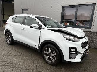 damaged passenger cars Kia Sportage 1.6 T-GDI 4wd DynamicLine 2019/3
