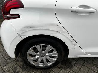 Peugeot 208 1.6 BlueHDi Blue Lease picture 17