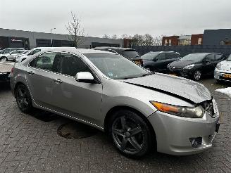 Vaurioauto  passenger cars Honda Accord 2.0 Comfort Limited Edition 2010/9