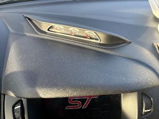 Ford Focus 2.0 ST 270pk picture 29