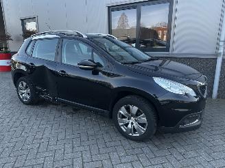 uszkodzony samochody osobowe Peugeot 2008 1.2 PureTech Blue Lion 2017/2