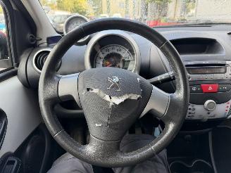 Peugeot 107 1.0 Sportium picture 20