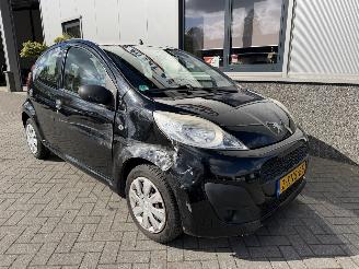 Damaged car Peugeot 107 1.0 Acces Accent 2013/6