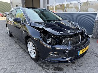 Schadeauto Opel Astra 1.4 Turbo 120 Jaar Edition SPORTS TOURER 2019/3