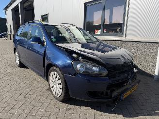 krockskadad bil auto Volkswagen Golf Variant 1.2 TSI Trendline 2011/1