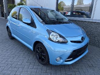 Damaged car Toyota Aygo 1.0 VVT-i Dynamic Blue 2013/12