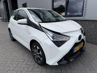 Coche accidentado Toyota Aygo 1.0 VVT-i x-joy 2019/6