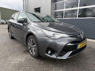 Schadeauto Toyota Auris Touring Sports 2.0 D-4D-F Executive Business 2015/5