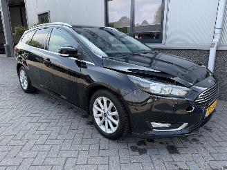 uszkodzony samochody osobowe Ford Focus 1.0 Trend Wagon Automaat 2017/12